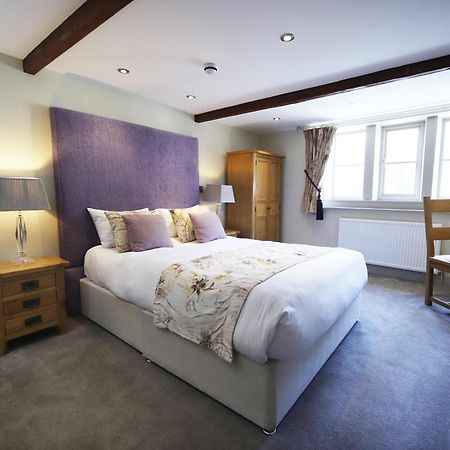 The Woodman Inn Huddersfield Exterior photo A bedroom at the hotel