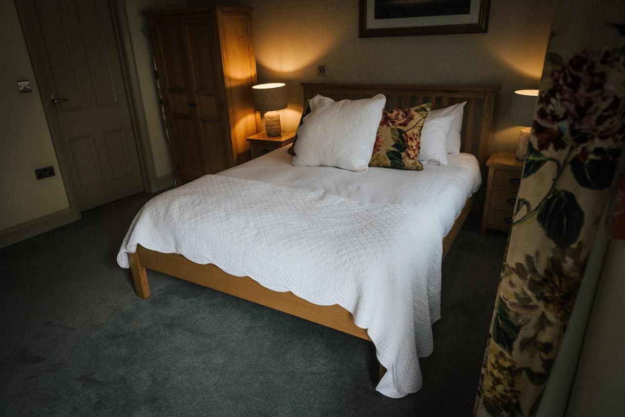 The Woodman Inn Huddersfield Exterior photo A bedroom at the hotel