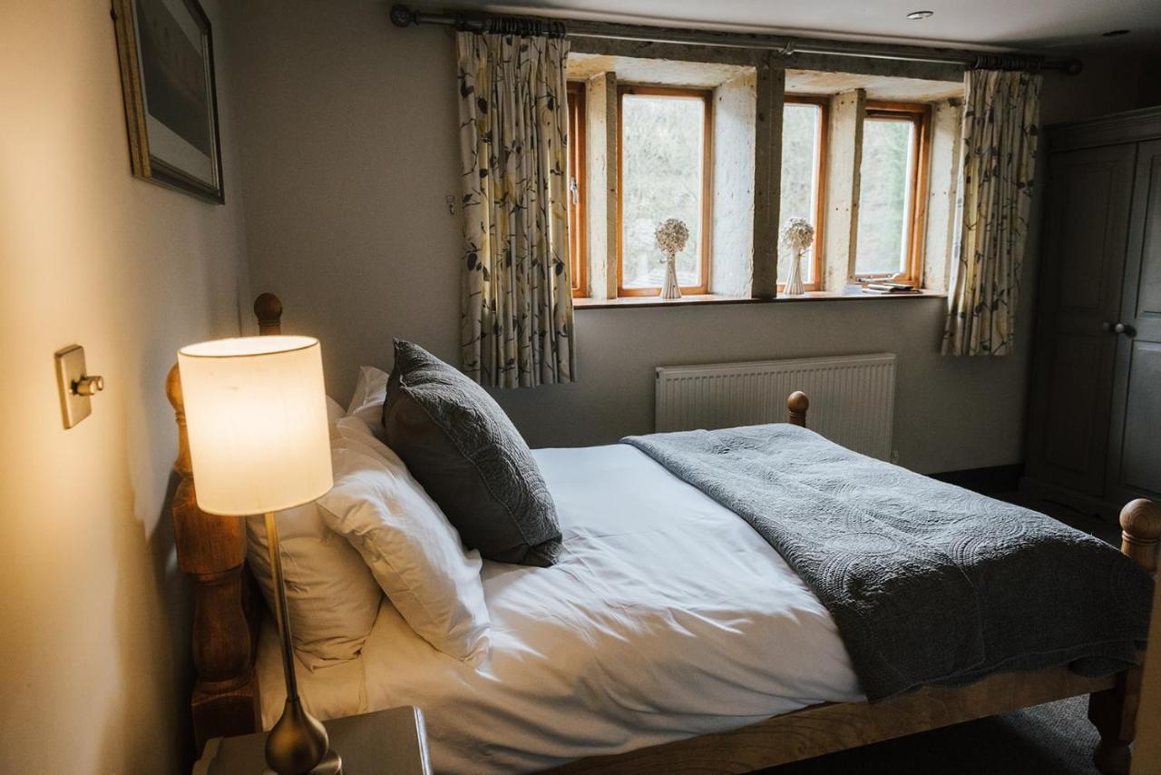 The Woodman Inn Huddersfield Exterior photo The Old Mill, bedroom