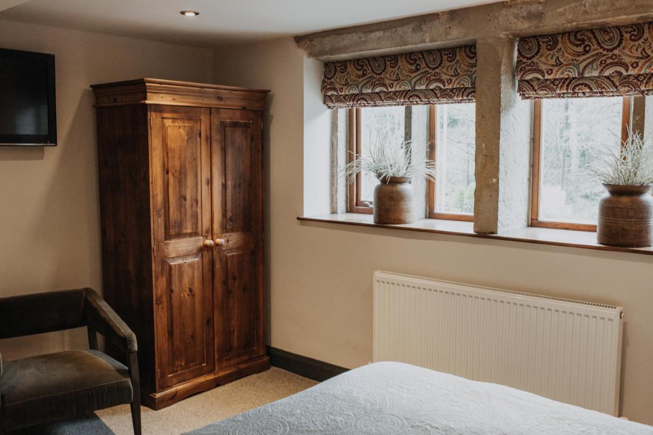 The Woodman Inn Huddersfield Exterior photo A bedroom at the Old Mill