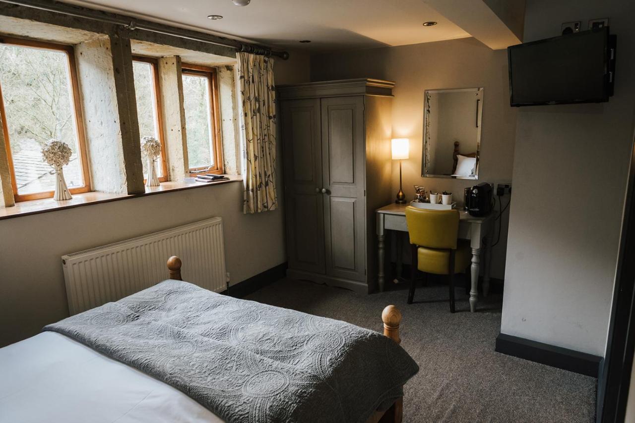 The Woodman Inn Huddersfield Exterior photo A room at the Old Mill
