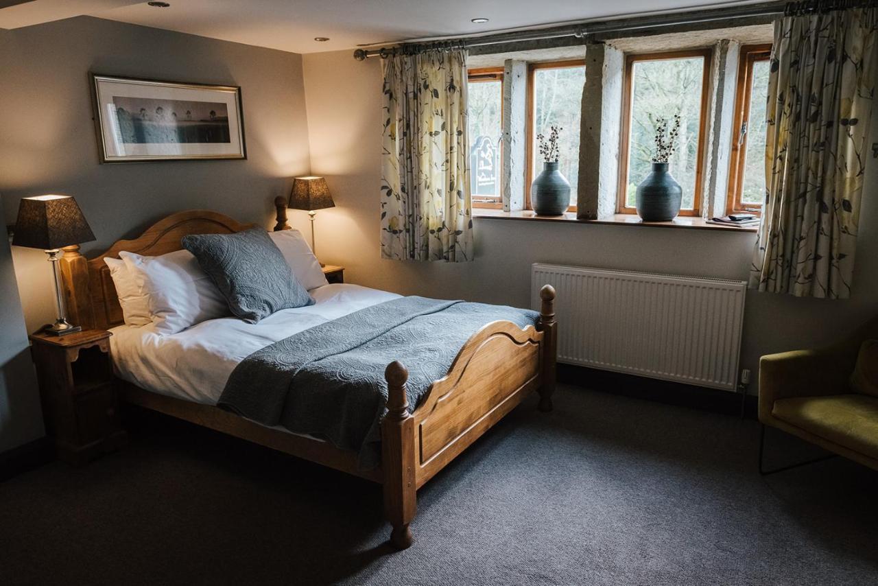 The Woodman Inn Huddersfield Exterior photo A room at the Old Mill