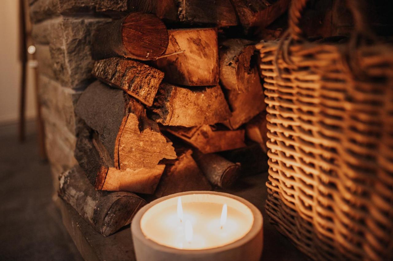 The Woodman Inn Huddersfield Exterior photo A candle burning in a fireplace
